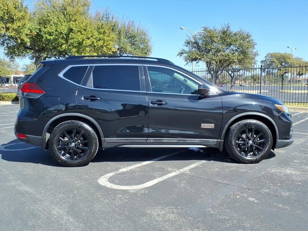 2017 Nissan Rogue - Image 6