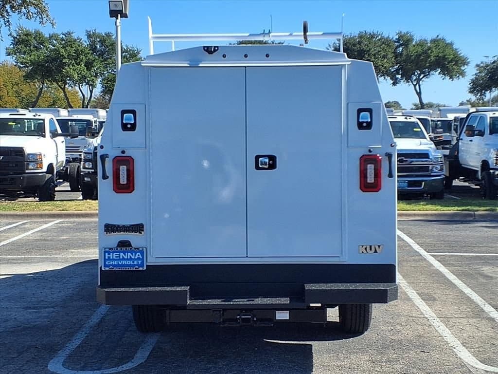 2025 Chevrolet Express Cutaway 3500 - Image 5