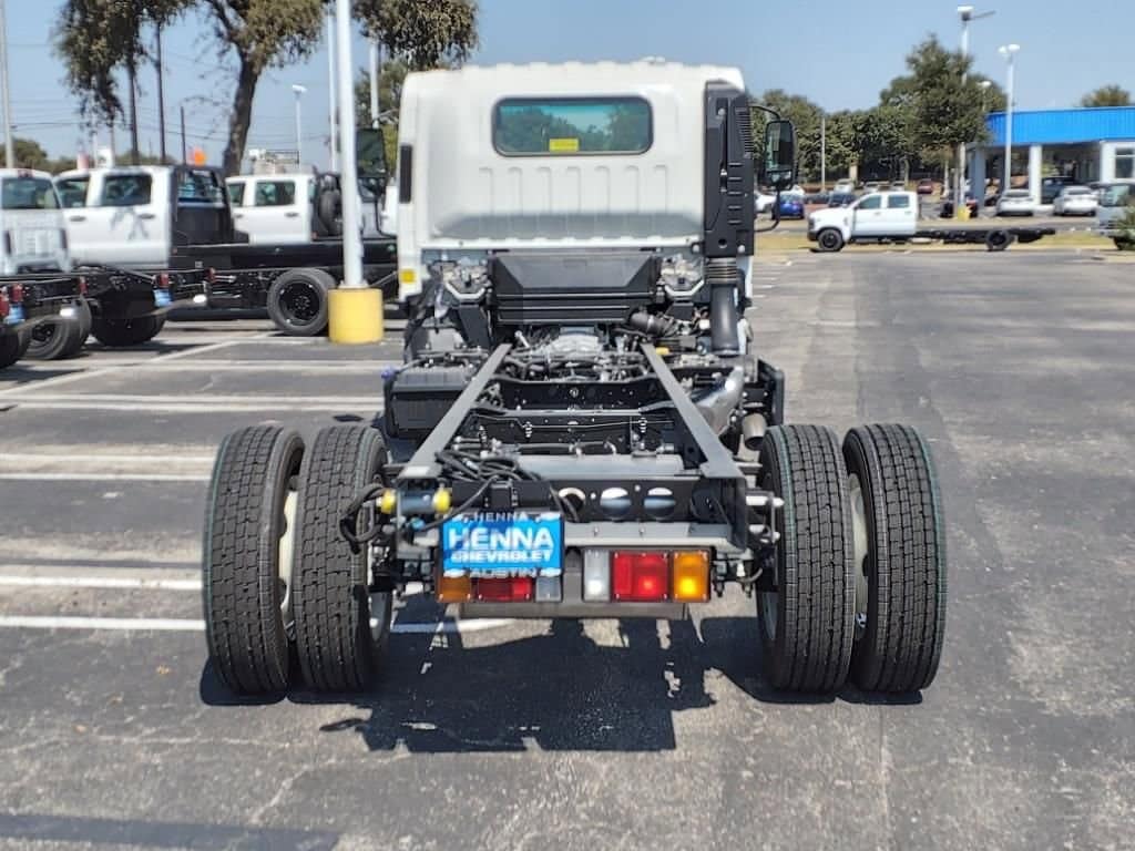 2025 Chevrolet Low Cab Forward 5500 XD - Image 5