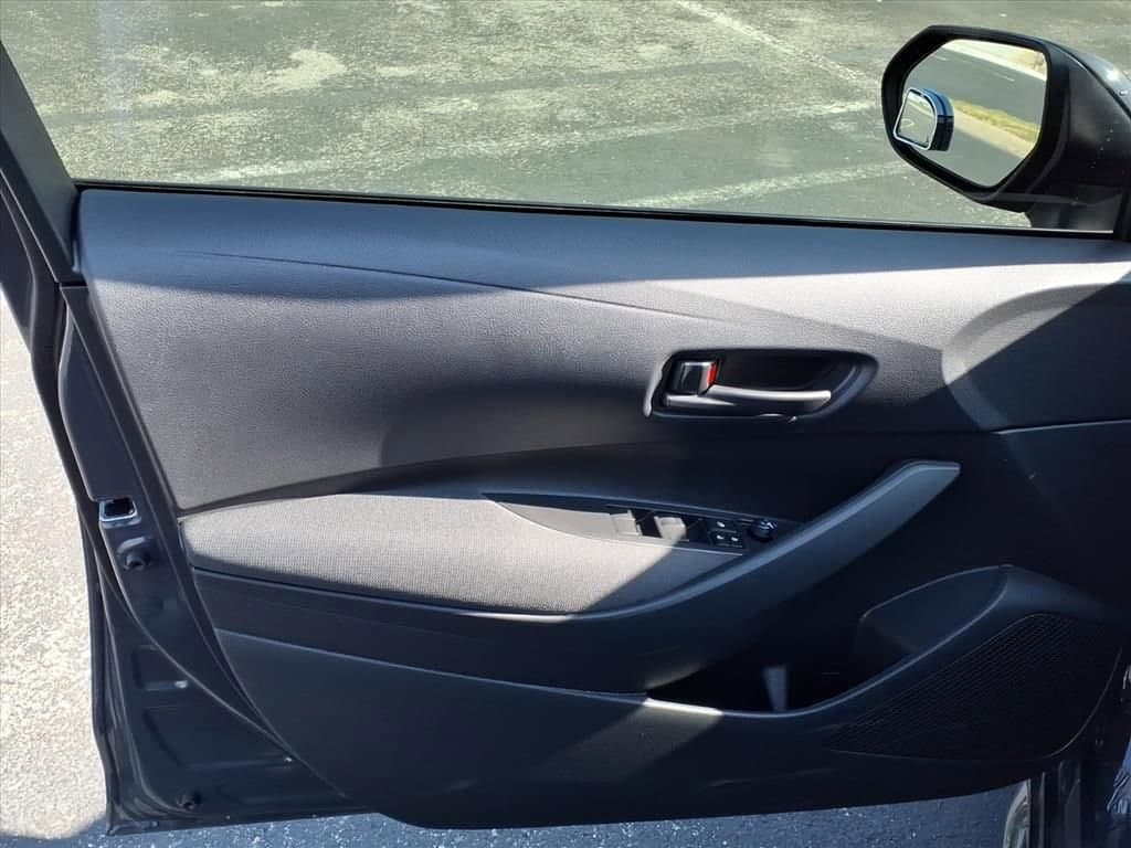 2025 Toyota Corolla - Image 12