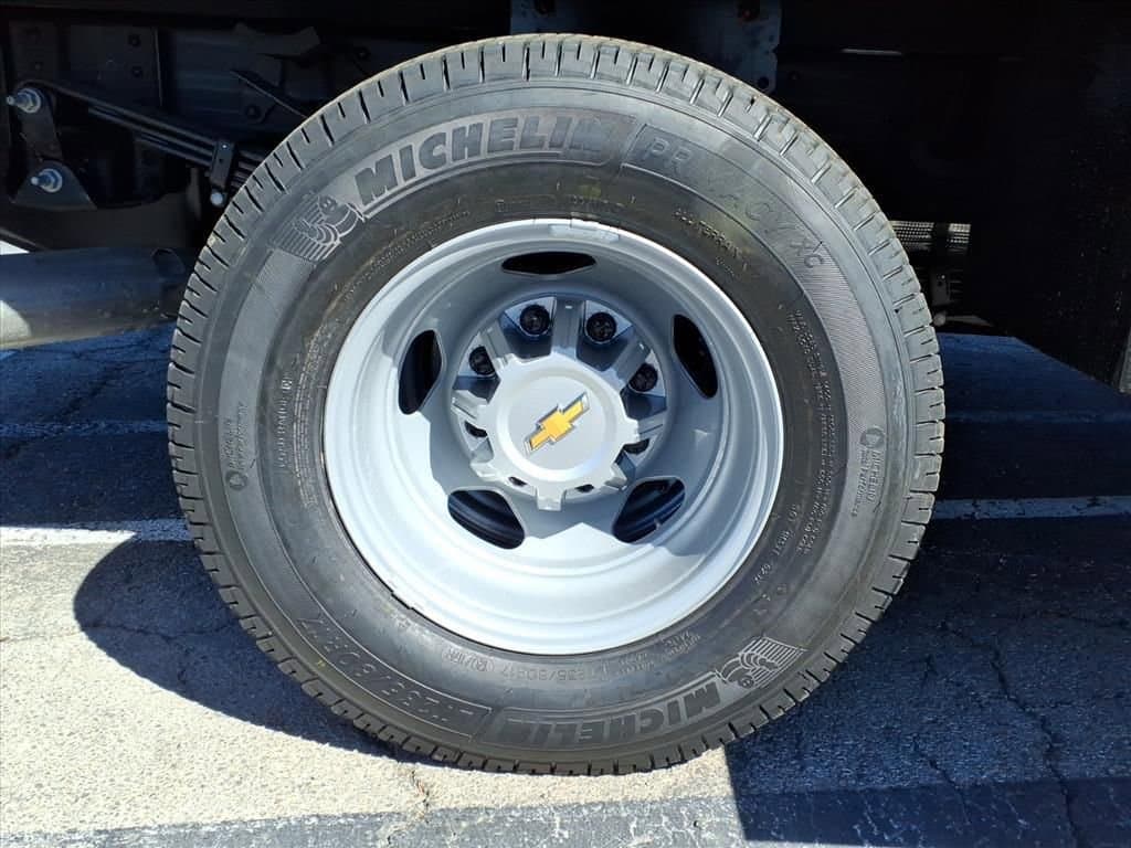 2026 Chevrolet Silverado 3500 HD Chassis Cab - Image 4