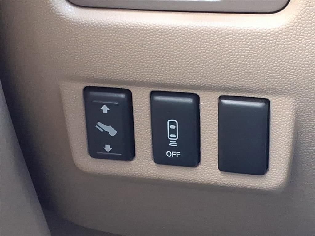 2011 Nissan Titan - Image 19