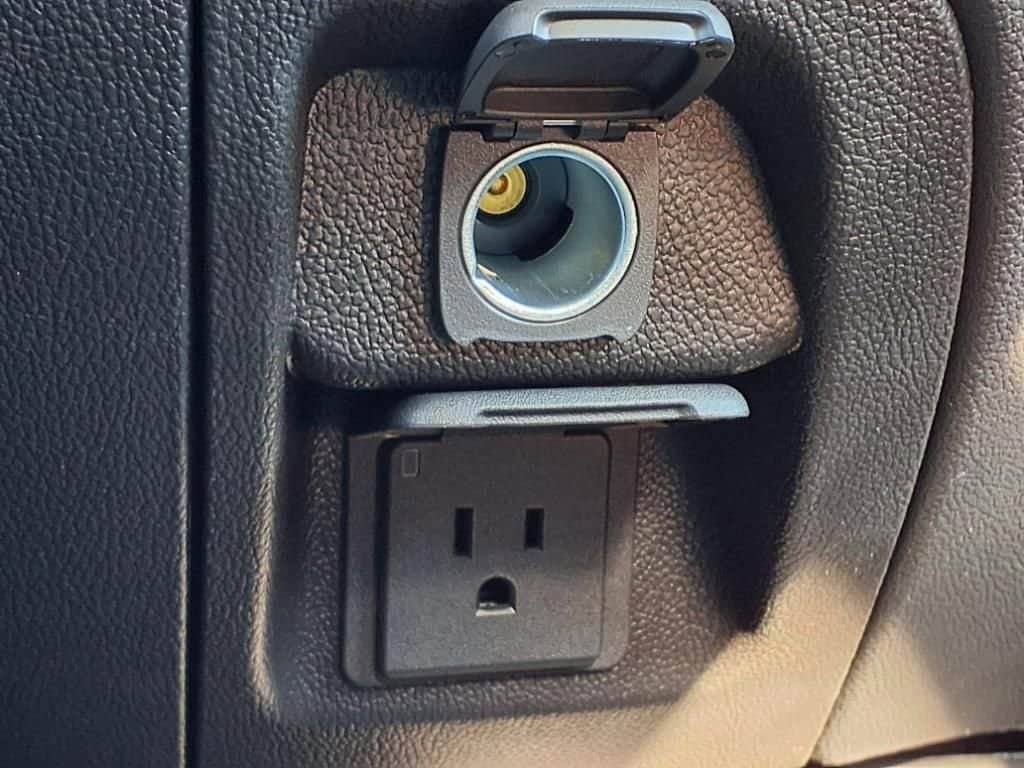 2023 Chevrolet Silverado 5500 HD - Image 15