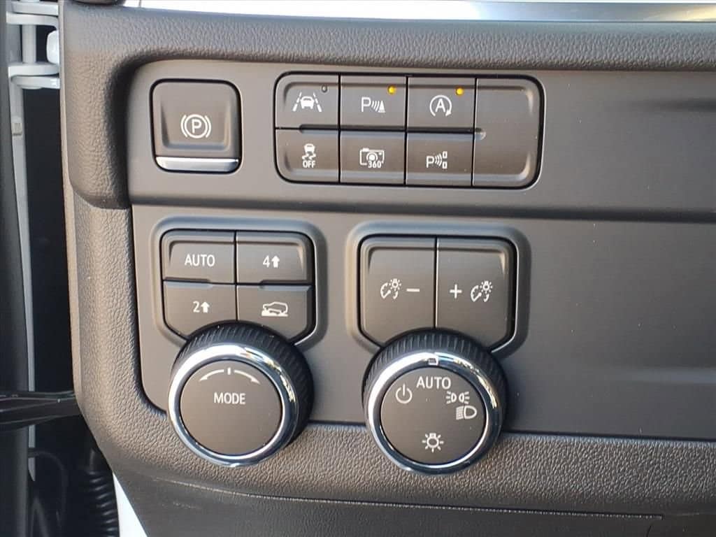 2026 Chevrolet Suburban - Image 9