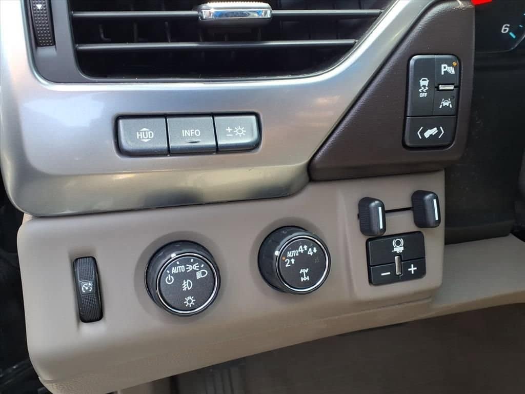 2019 Chevrolet Suburban - Image 15