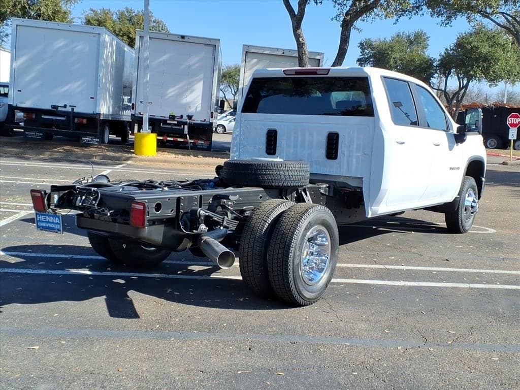 2026 Chevrolet Silverado 3500 HD Chassis Cab - Image 8