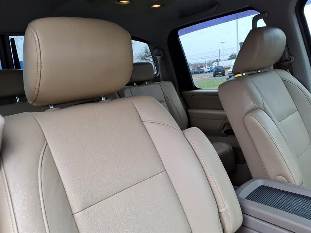 2011 Nissan Titan - Image 10