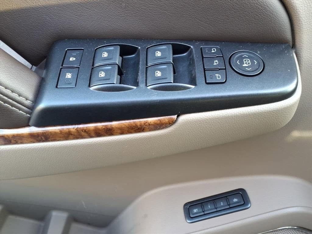 2019 Chevrolet Suburban - Image 12