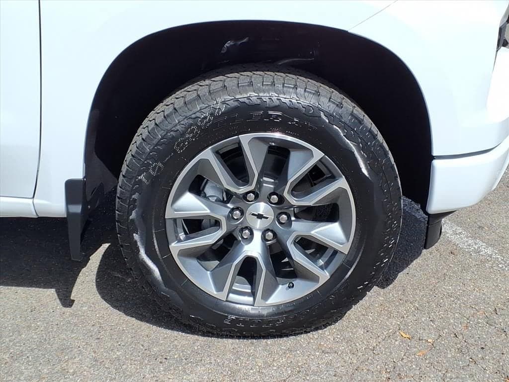 2026 Chevrolet Silverado 1500 - Image 4