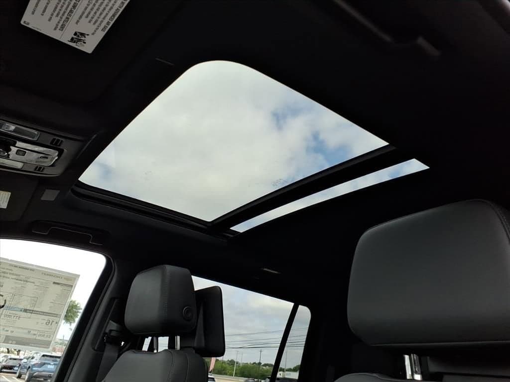 2026 Chevrolet Suburban - Image 15