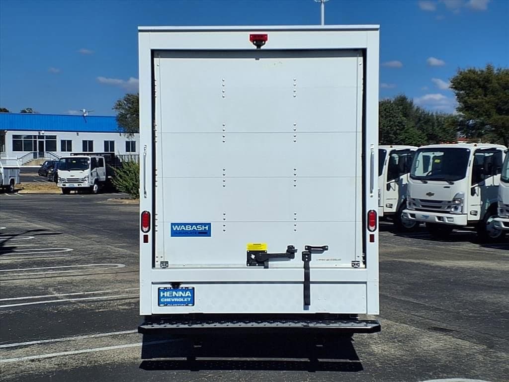 2025 Chevrolet Express Cutaway 3500 - Image 5