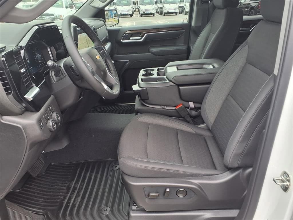 2026 Chevrolet Silverado 1500 - Image 6