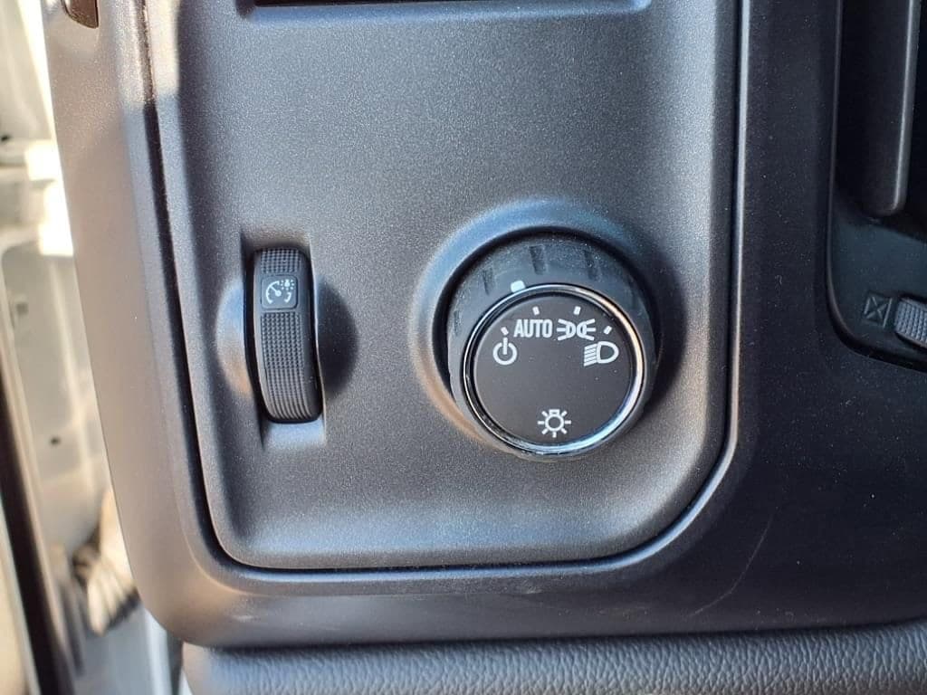 2023 Chevrolet Silverado 5500 HD - Image 9