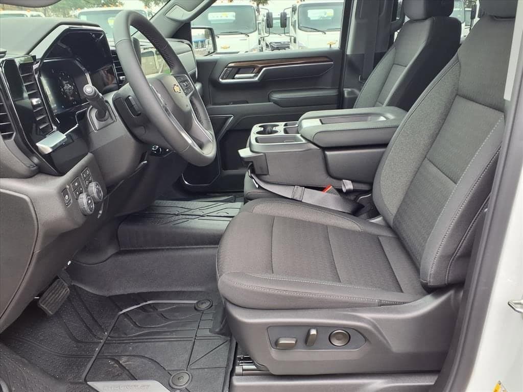 2026 Chevrolet Silverado 1500 - Image 6