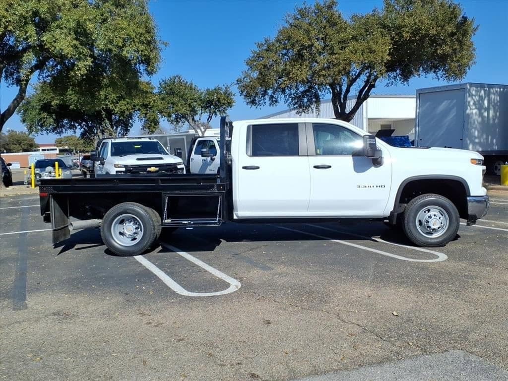 2026 Chevrolet Silverado 3500 HD Chassis Cab - Image 5