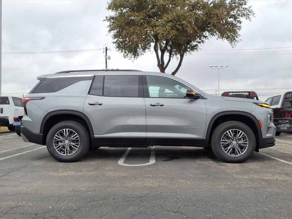 2026 Chevrolet Traverse - Image 3