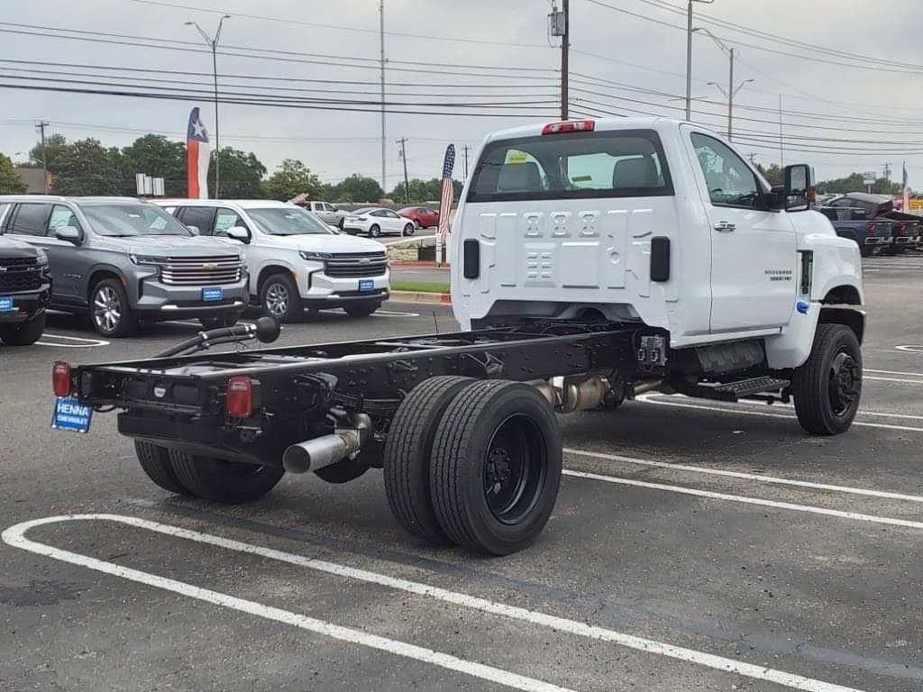 2024 Chevrolet Silverado 5500 HD - Image 4