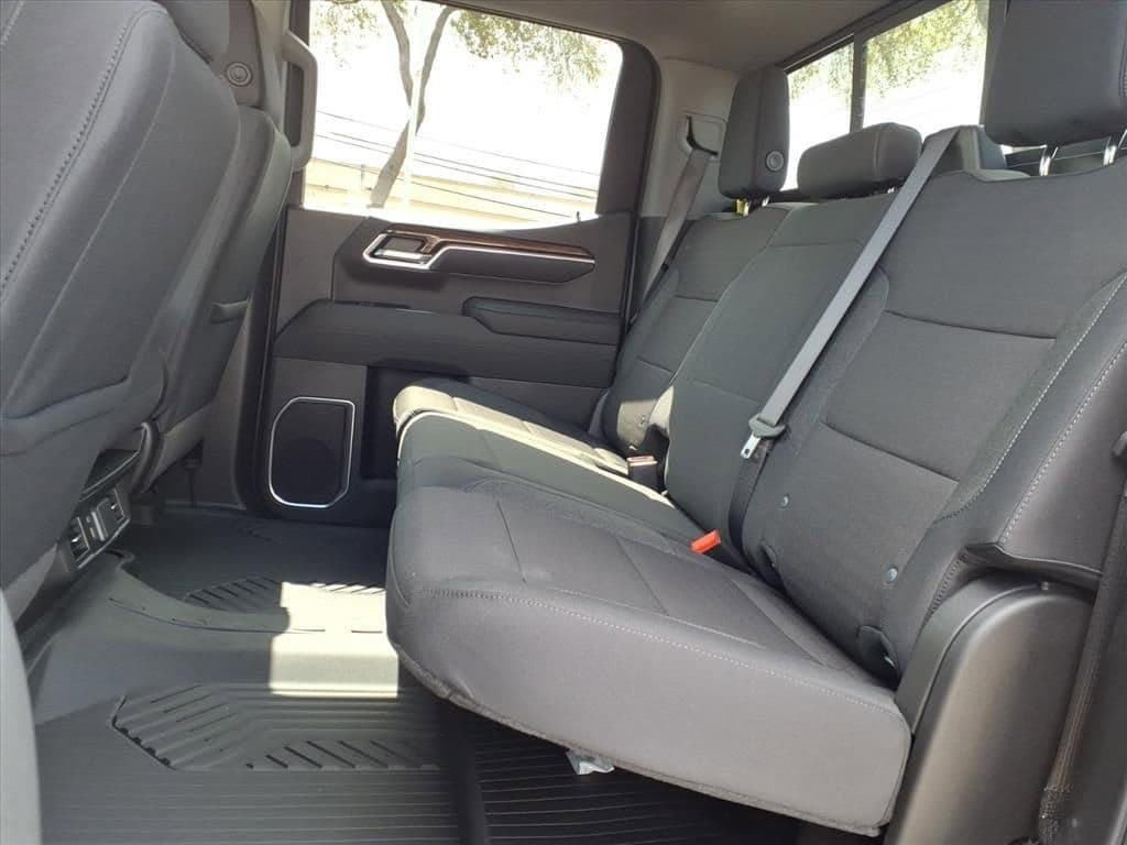 2026 Chevrolet Silverado 1500 - Image 12