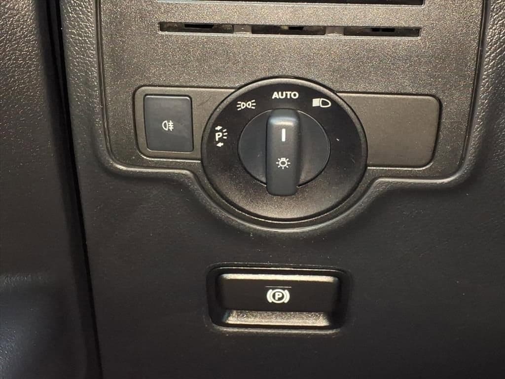 2019 Mercedes-Benz Metris Passenger Van - Image 26