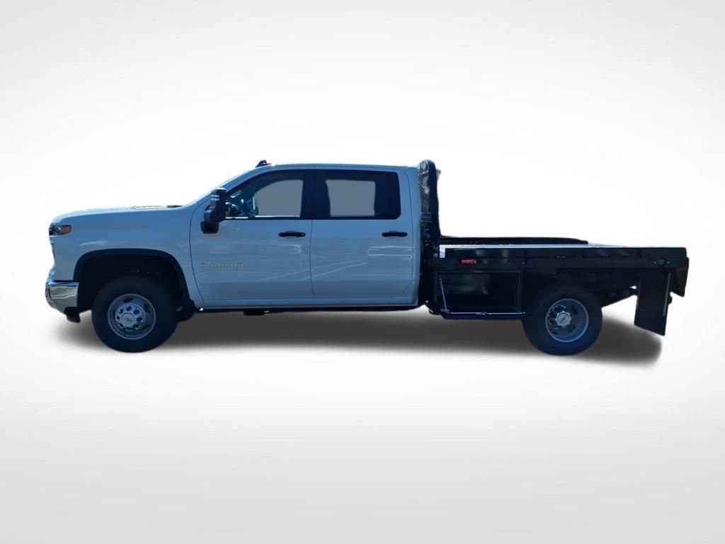 2026 Chevrolet Silverado 3500 HD Chassis Cab - Image 5