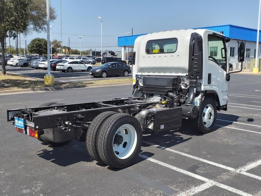 2025 Chevrolet Low Cab Forward 5500 XD - Image 4