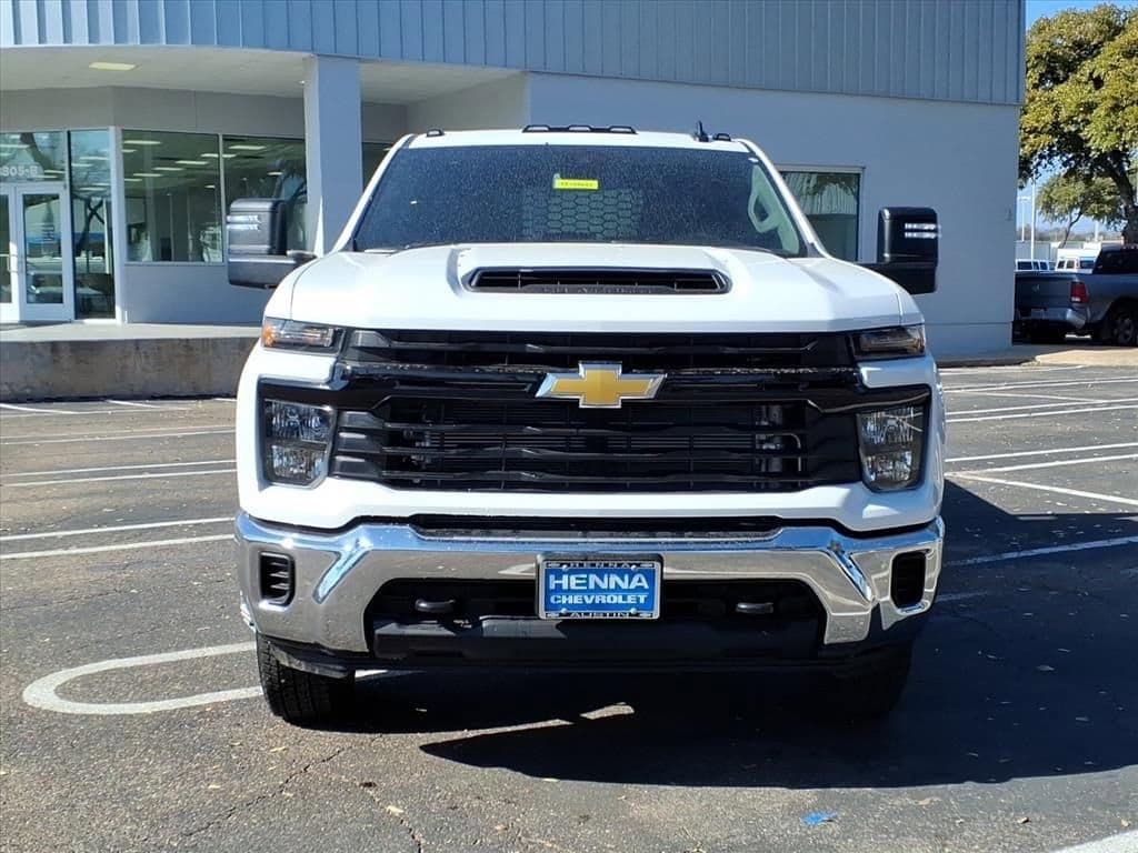 2026 Chevrolet Silverado 3500 HD Chassis Cab - Image 2