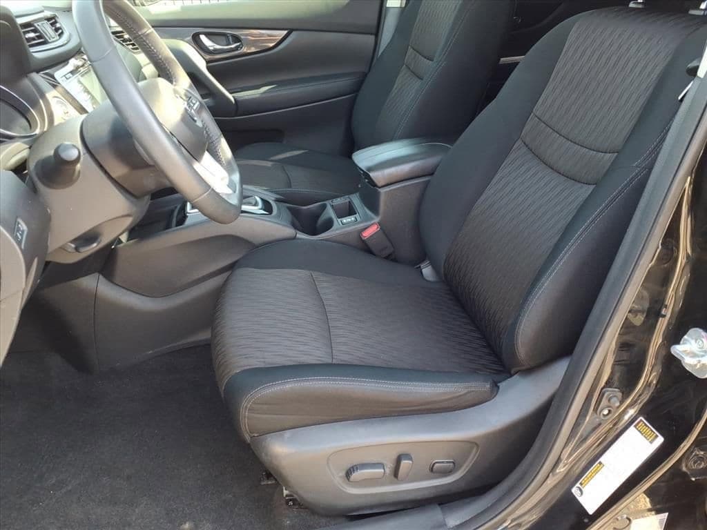 2017 Nissan Rogue - Image 17