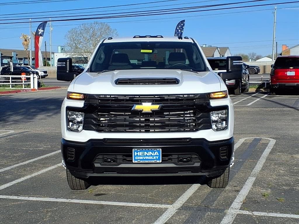 2026 Chevrolet Silverado 3500 HD Chassis Cab - Image 2