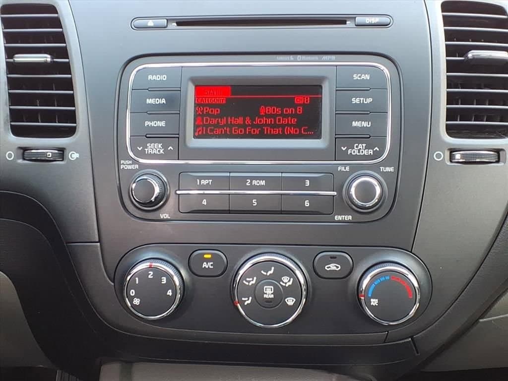 2015 Kia Forte - Image 21