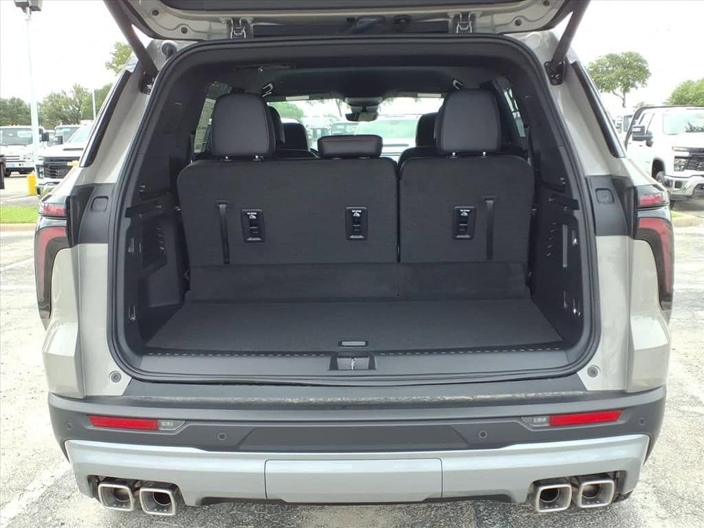 2026 Chevrolet Traverse - Image 11