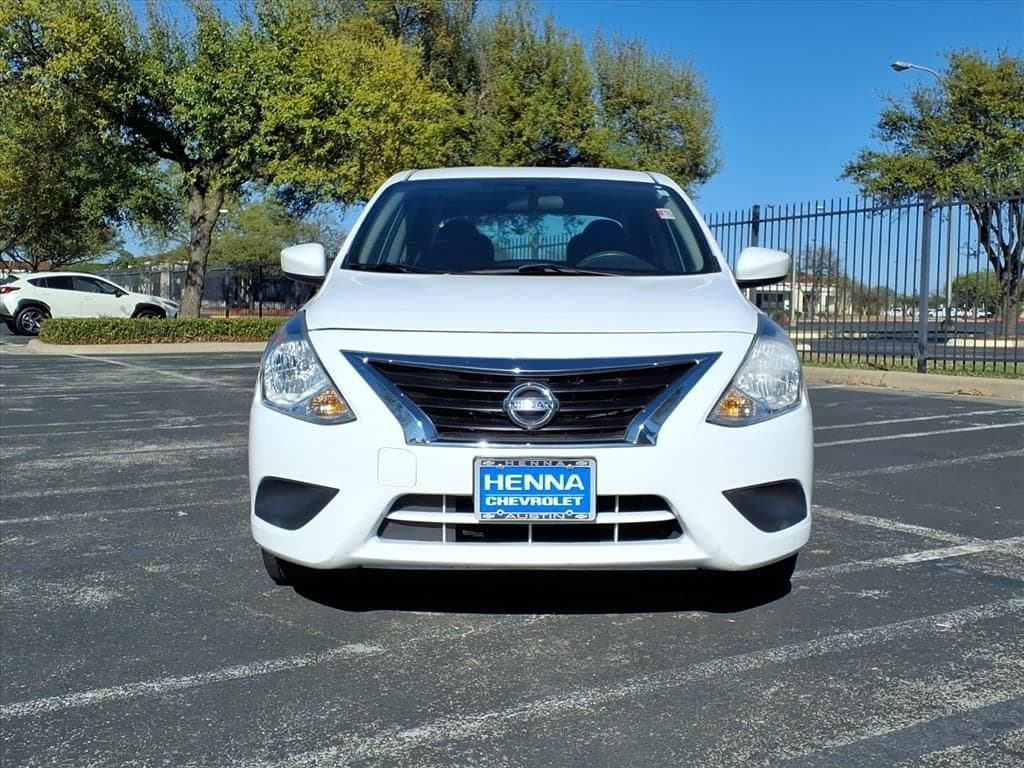 2018 Nissan Versa Sedan - Image 2