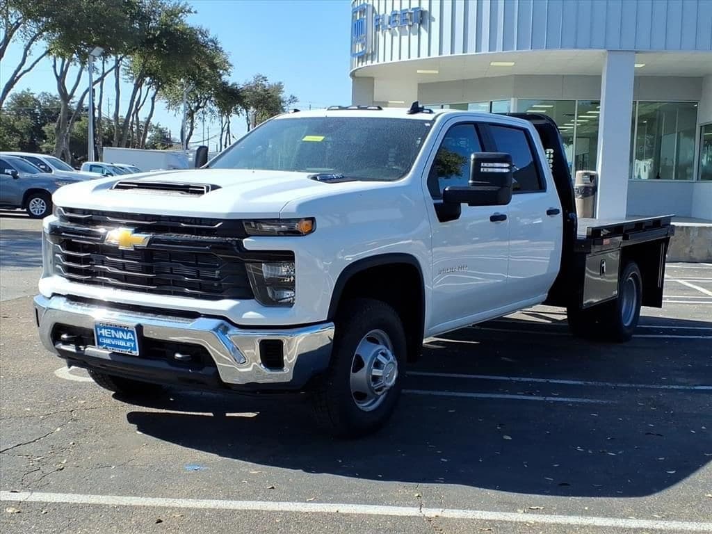 2026 Chevrolet Silverado 3500 HD Chassis Cab - Image 3