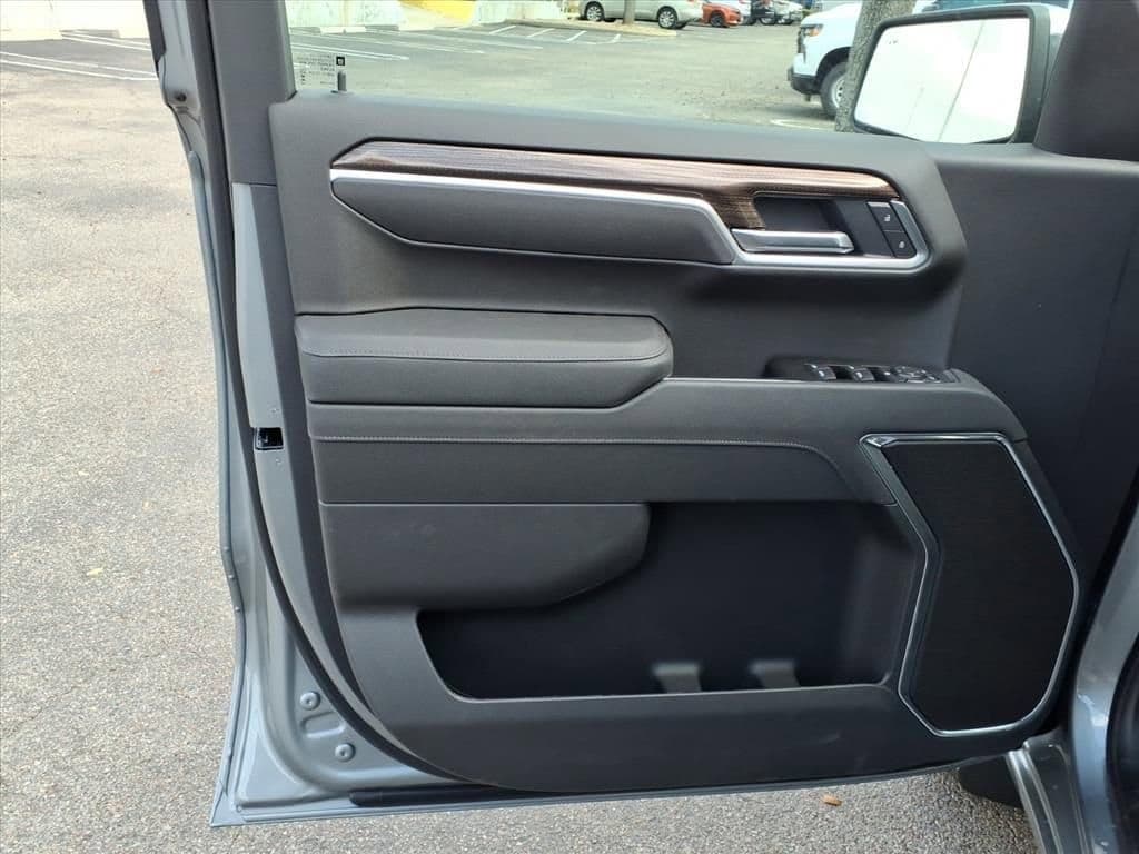 2026 Chevrolet Silverado 1500 - Image 8