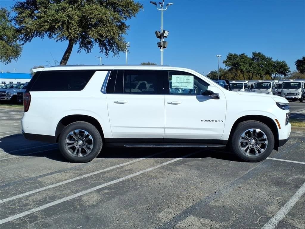 2026 Chevrolet Suburban - Image 3