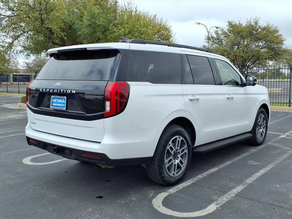 2025 Ford Expedition - Image 9