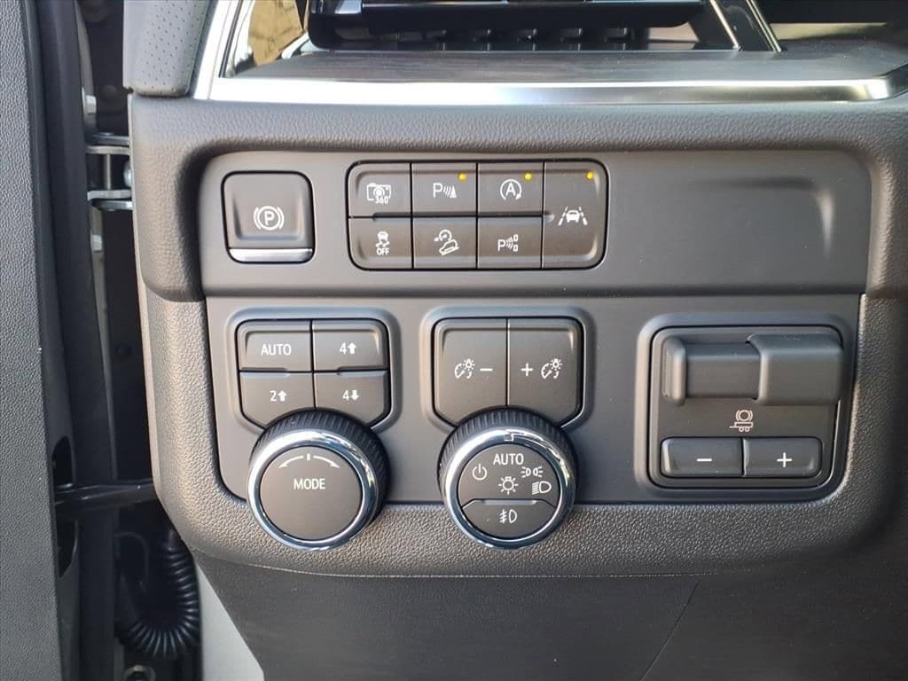 2026 Chevrolet Suburban - Image 9