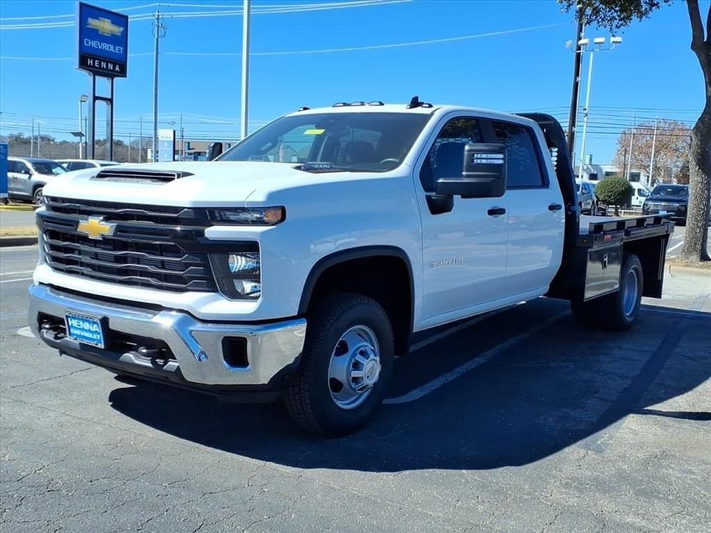 2026 Chevrolet Silverado 3500 HD Chassis Cab - Image 3