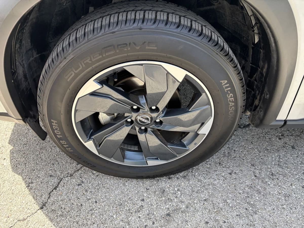 2025 Nissan Rogue - Image 25