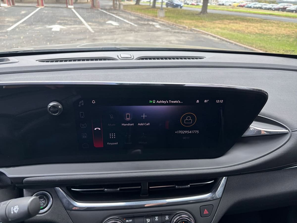 2025 Buick Envista - Image 17