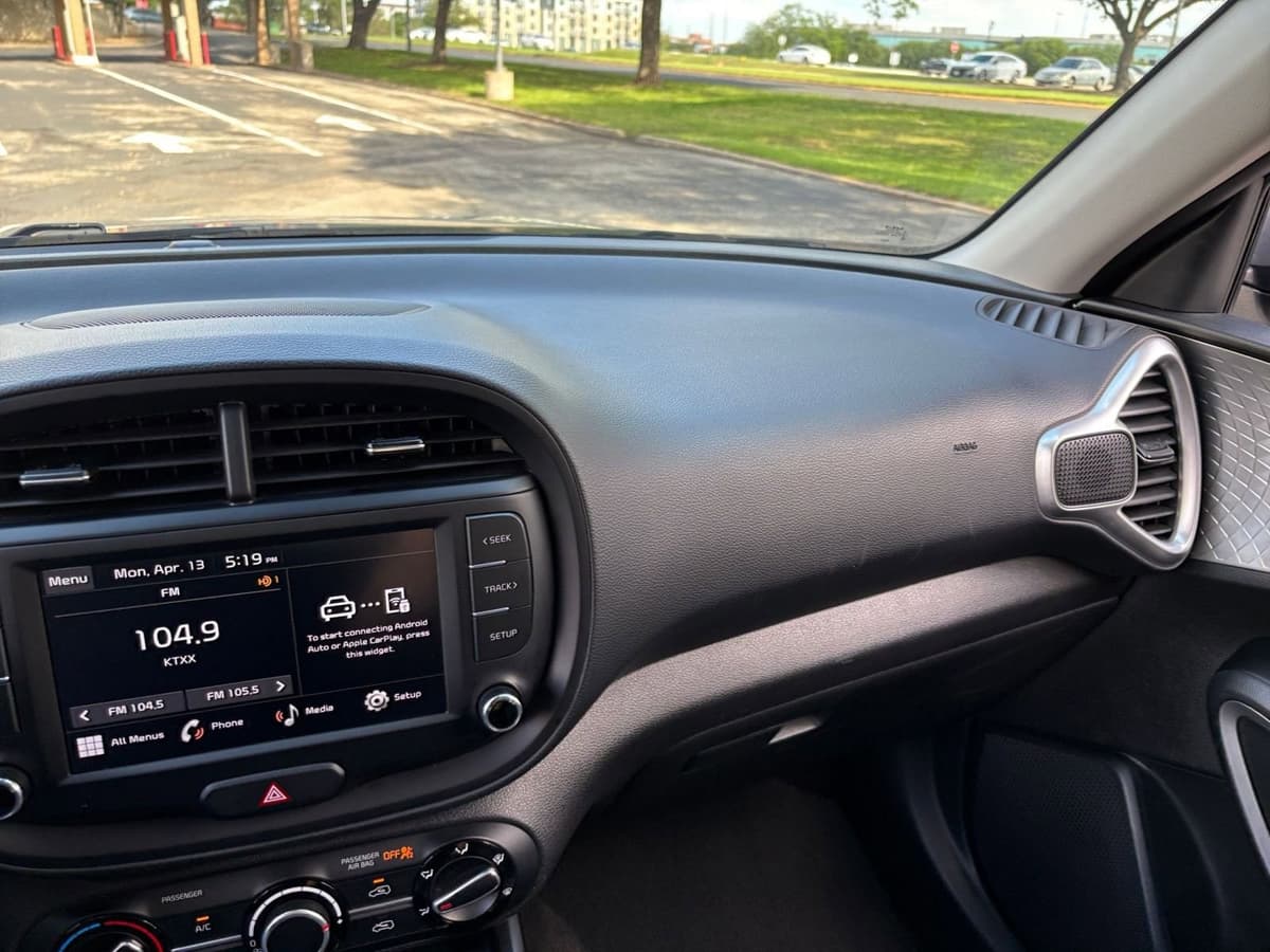 2025 Kia Soul - Image 30