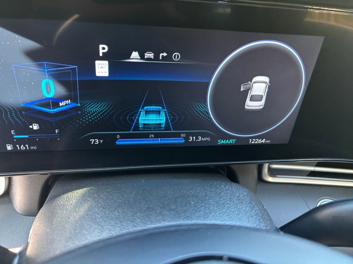 2025 Hyundai Elantra - Image 35