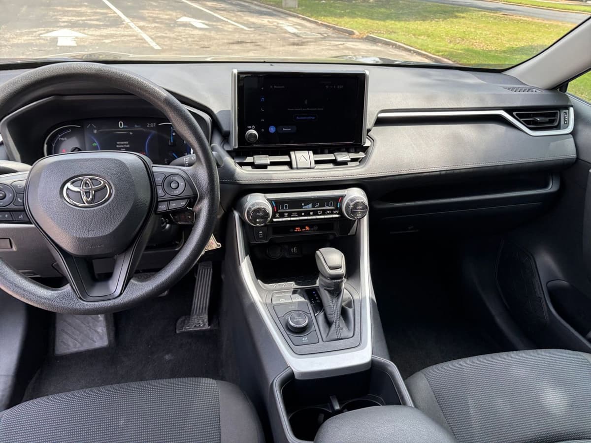 2025 Toyota RAV4 Hybrid - Image 28