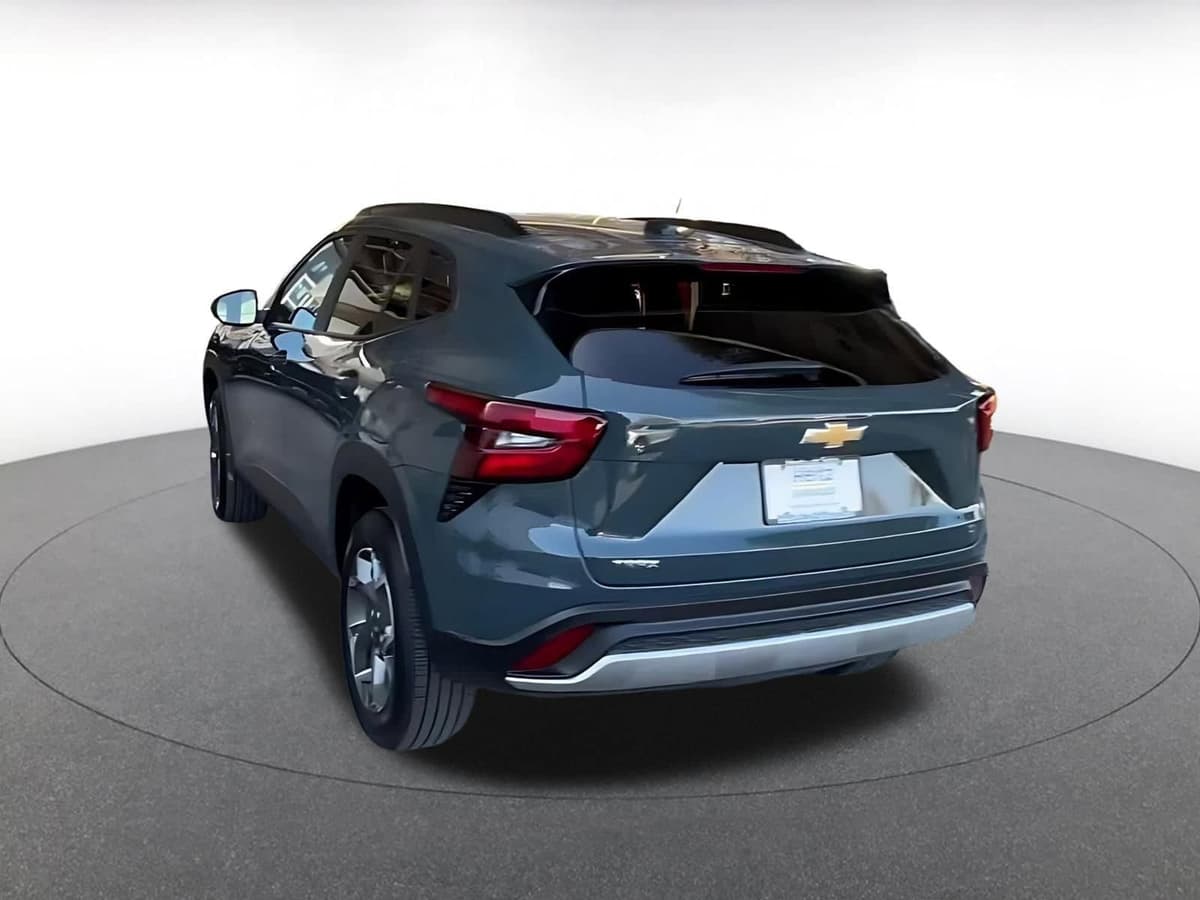2025 Chevrolet Trax - Image 11