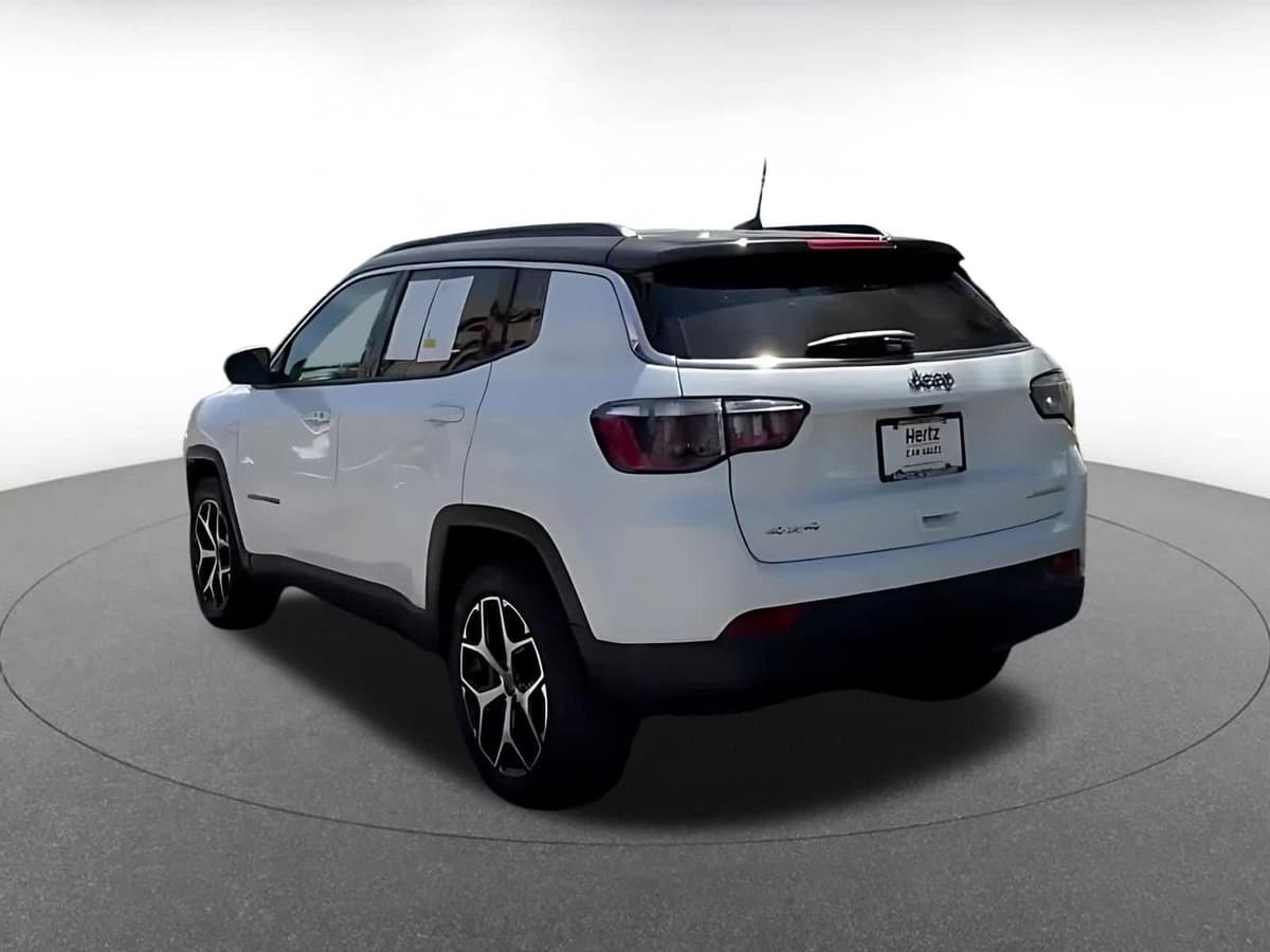 2025 Jeep Compass - Image 11