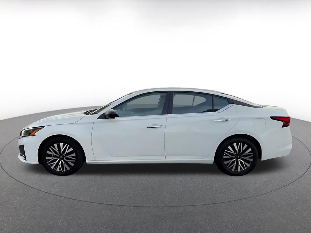 2025 Nissan Altima - Image 8