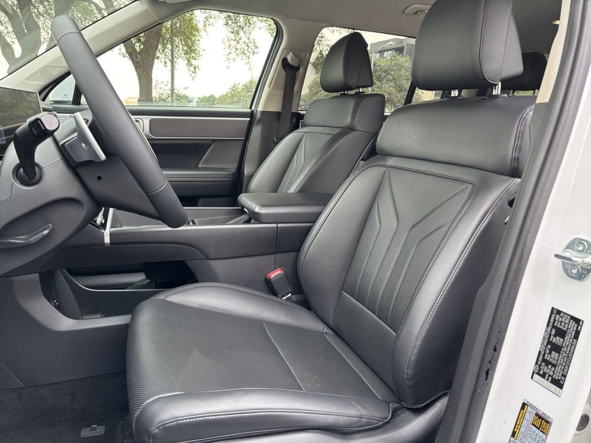2025 Hyundai Santa Fe - Image 22
