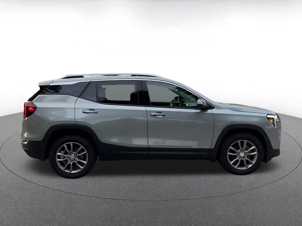 2024 GMC Terrain - Image 16