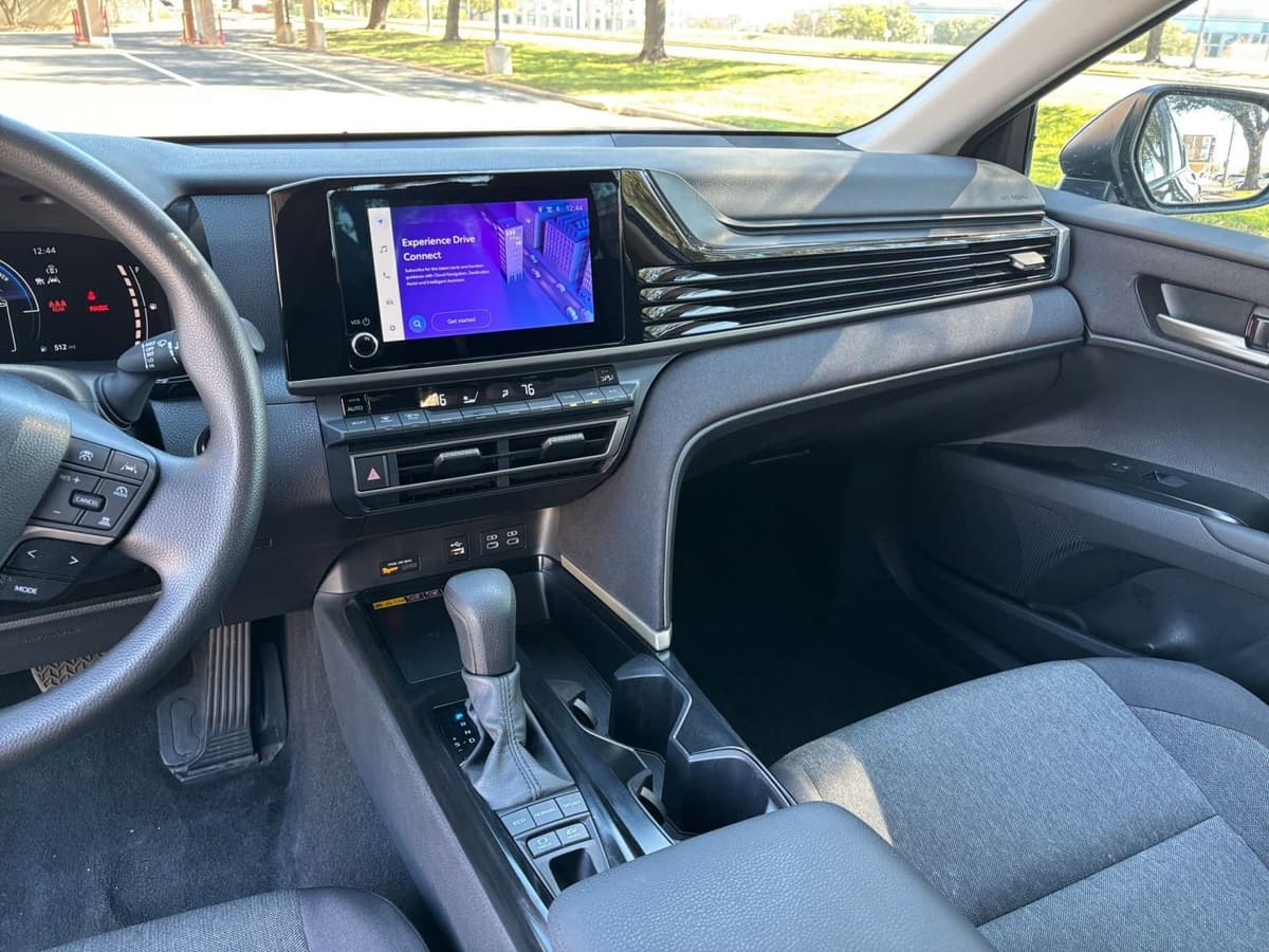 2025 Toyota Camry - Image 29