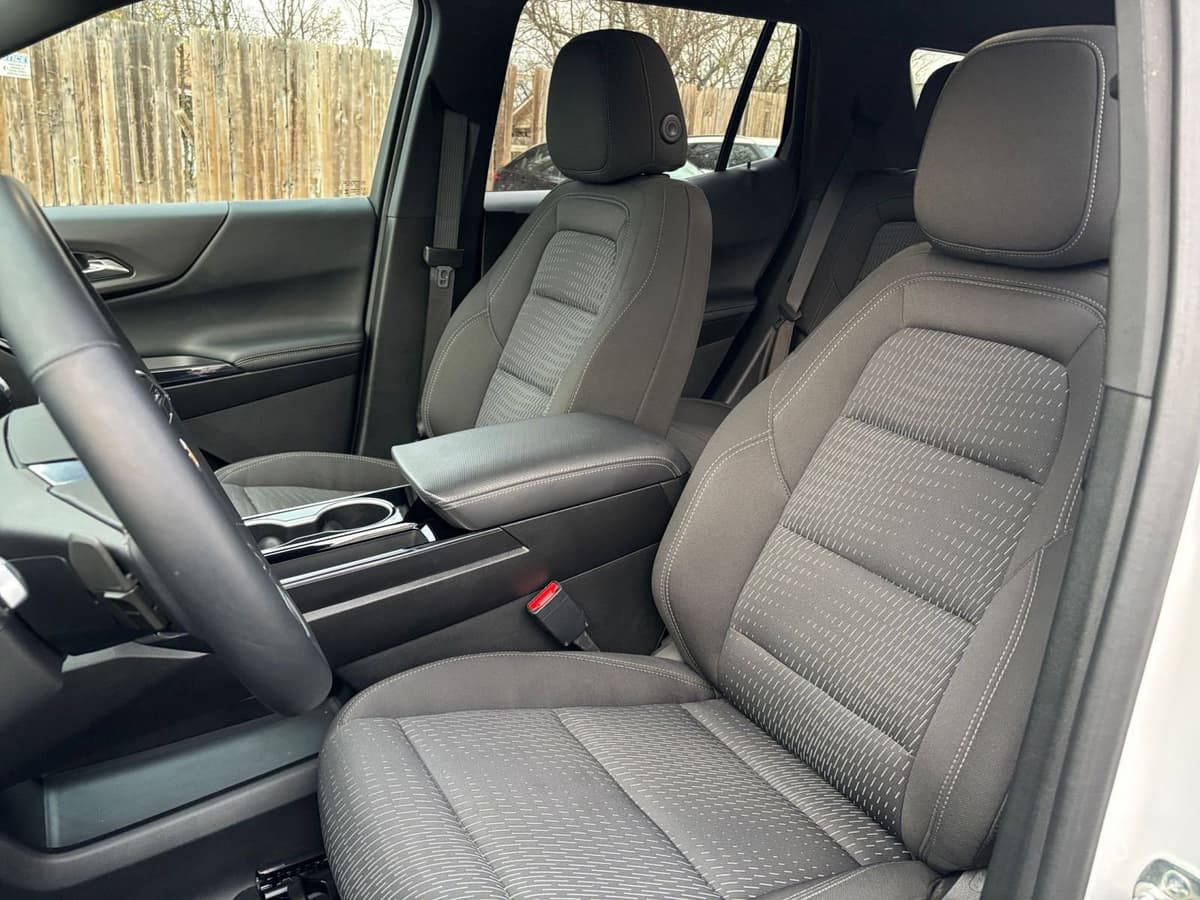 2025 Chevrolet Equinox - Image 30