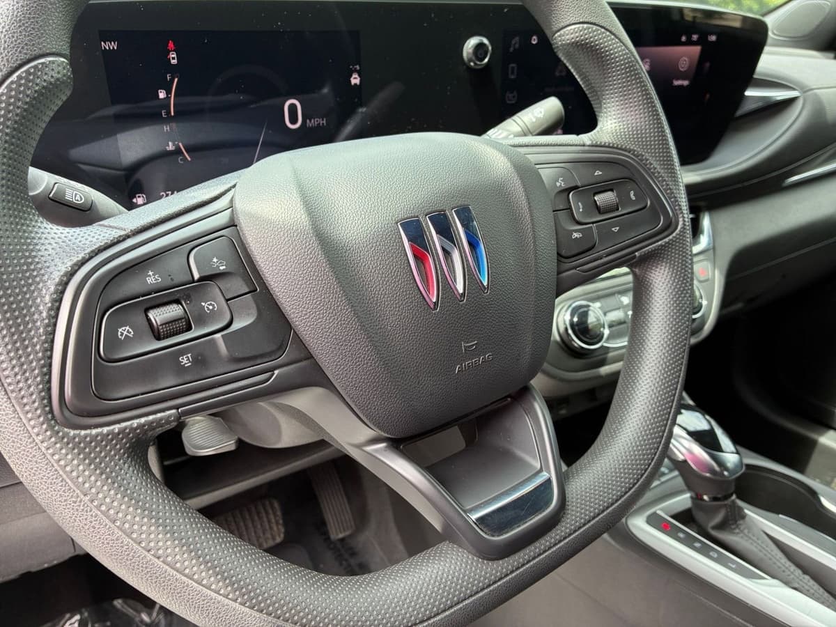 2025 Buick Envista - Image 26